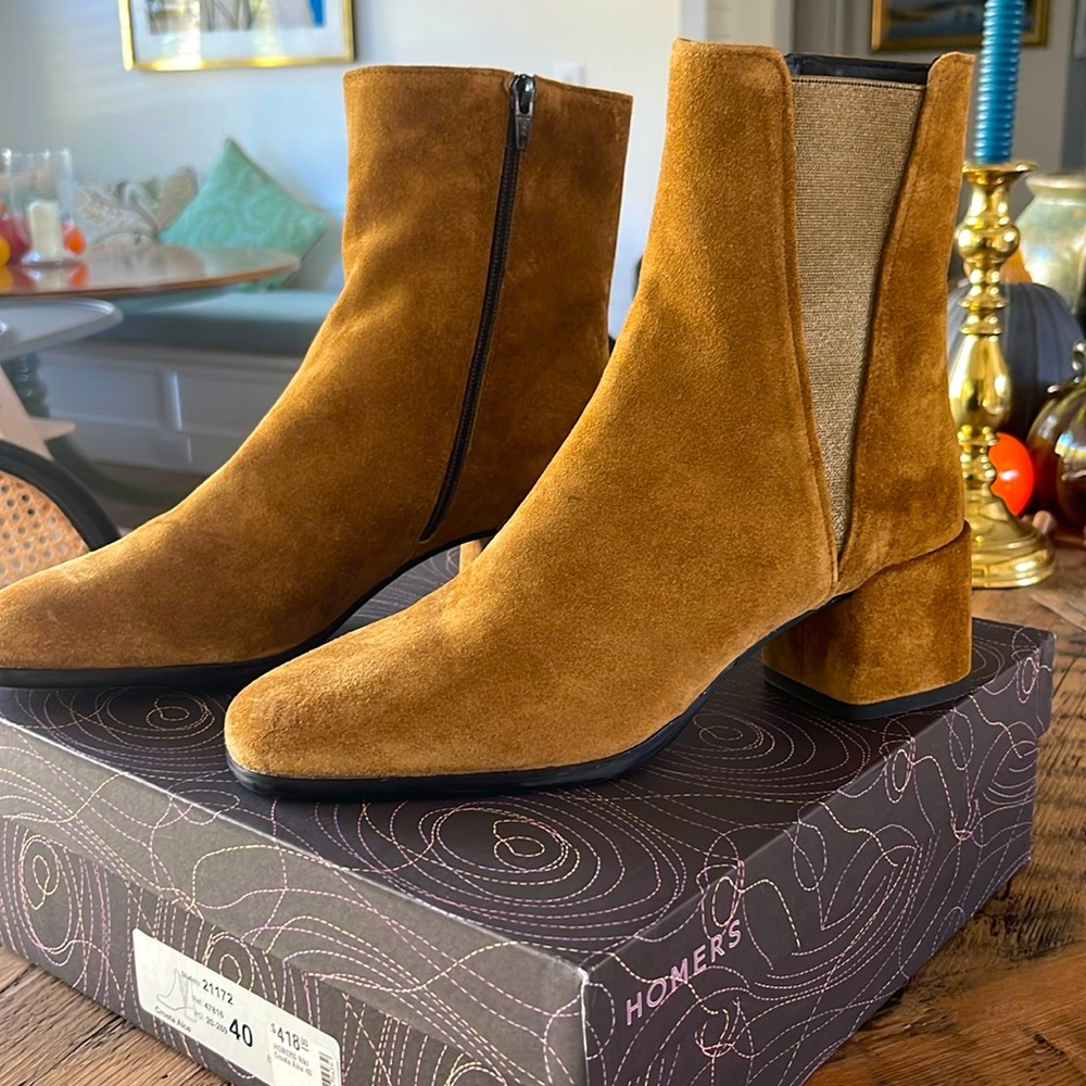 Chestnut Suede booties, brand new!